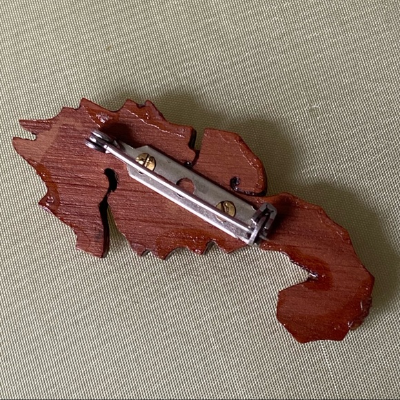 Vintage Carved Wooden Seahorse Brooch & Earrings - Picture 9 of 11